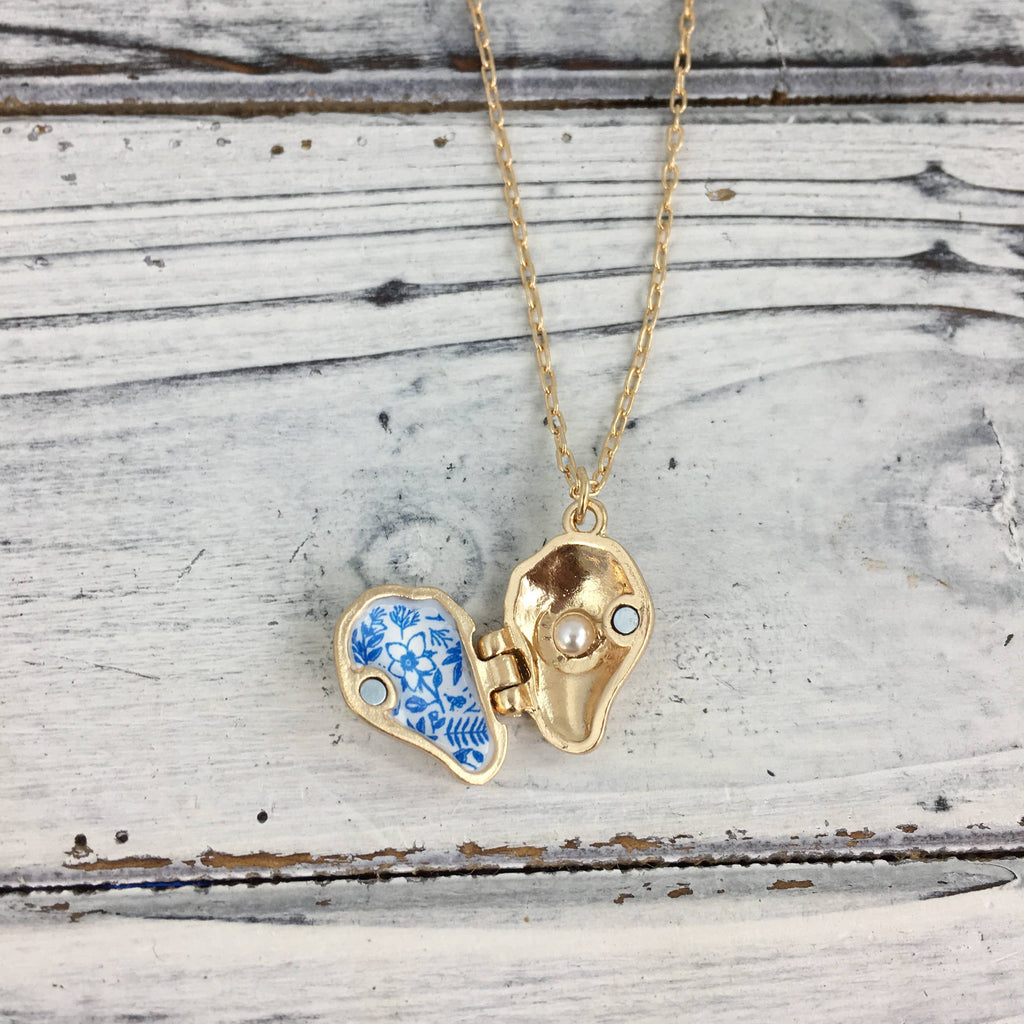 Oyster Locket Necklace Gold
