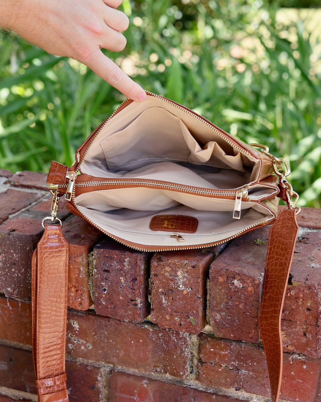Caroline Hill- Ariana Crossbody Hunter Green