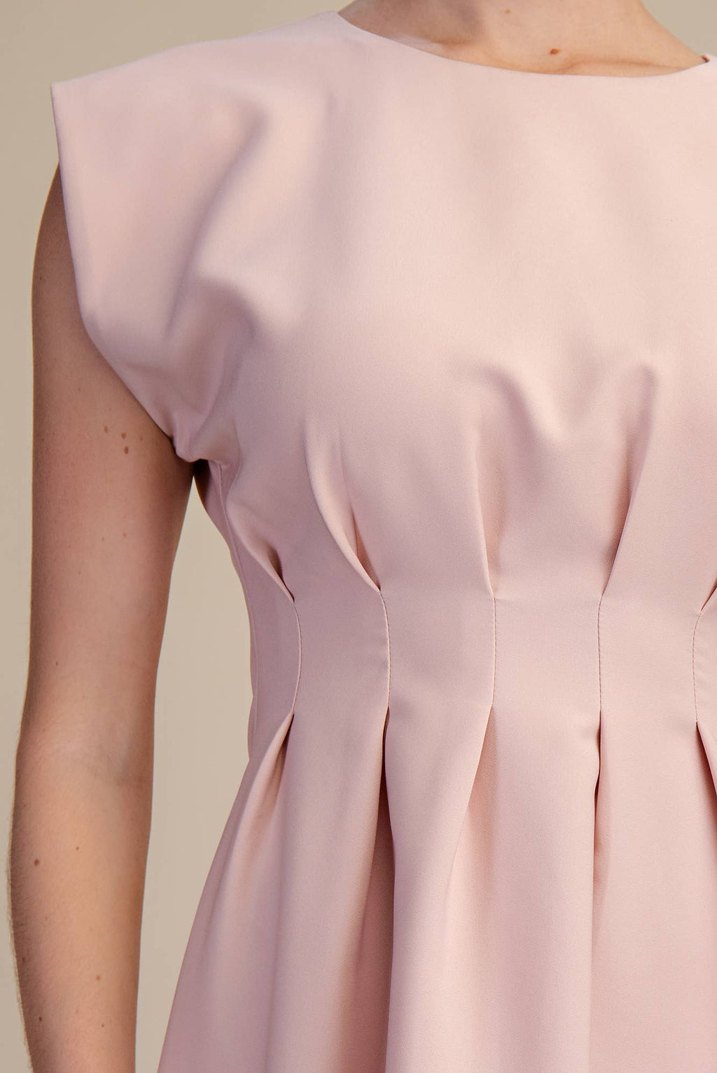 Round Neck Waist Pleated Midi Dress