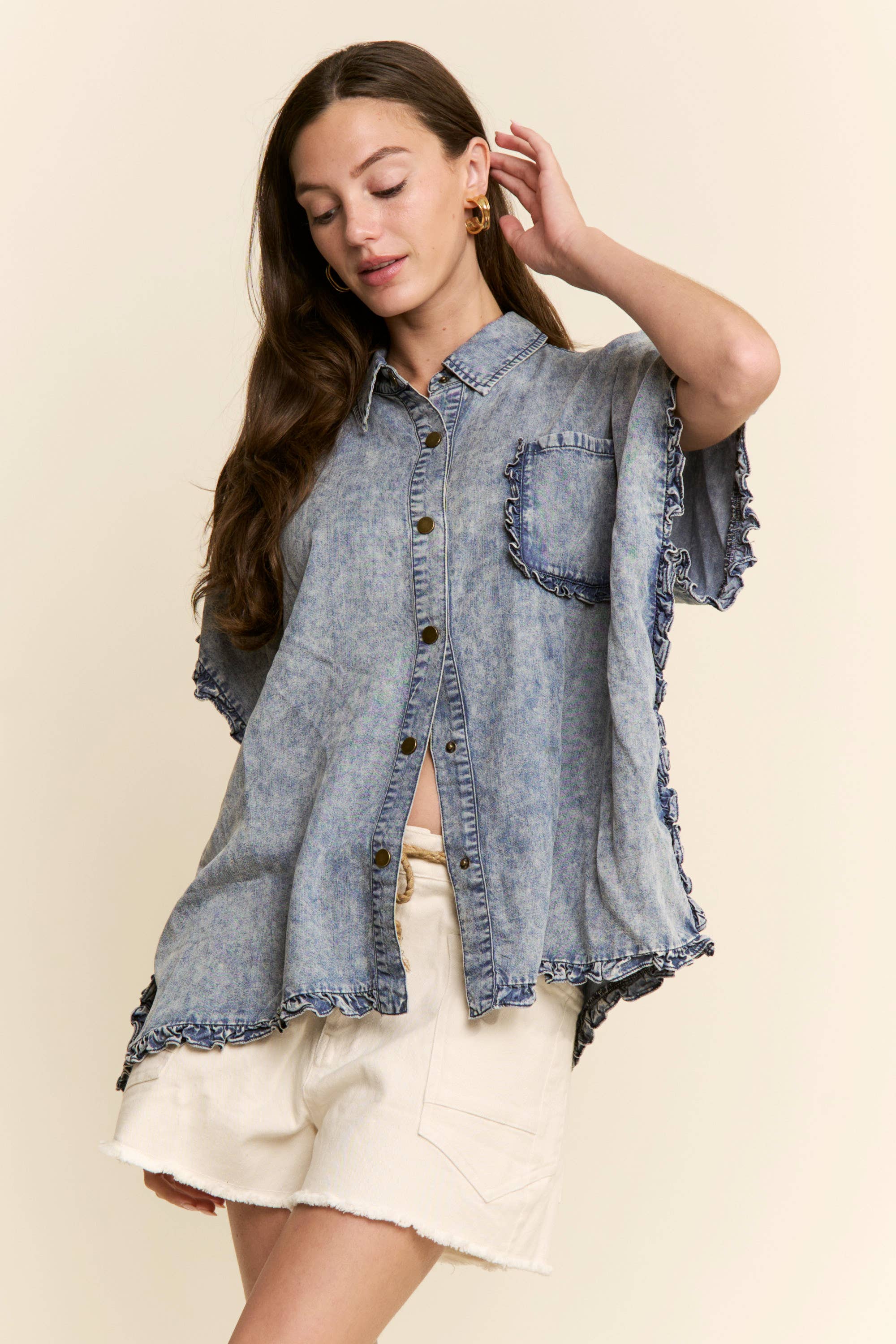 LIGHT DENIM BUTTON DOWN TOP